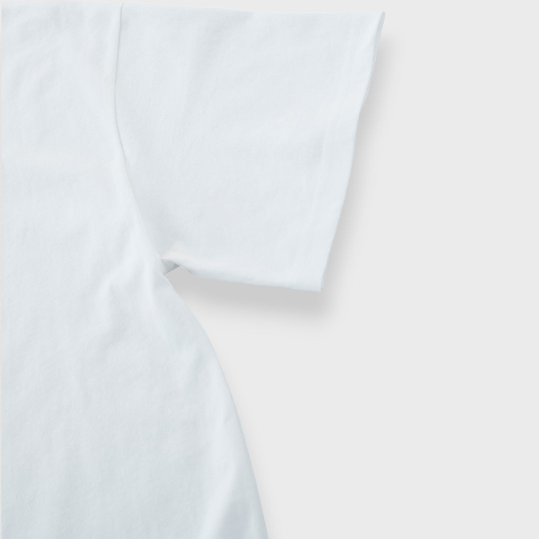 “เสื้อยืดมินิมอลปักโลโก้ — ตัวเดียวก็รอด ได้ฟีลคนมีสไตล์”