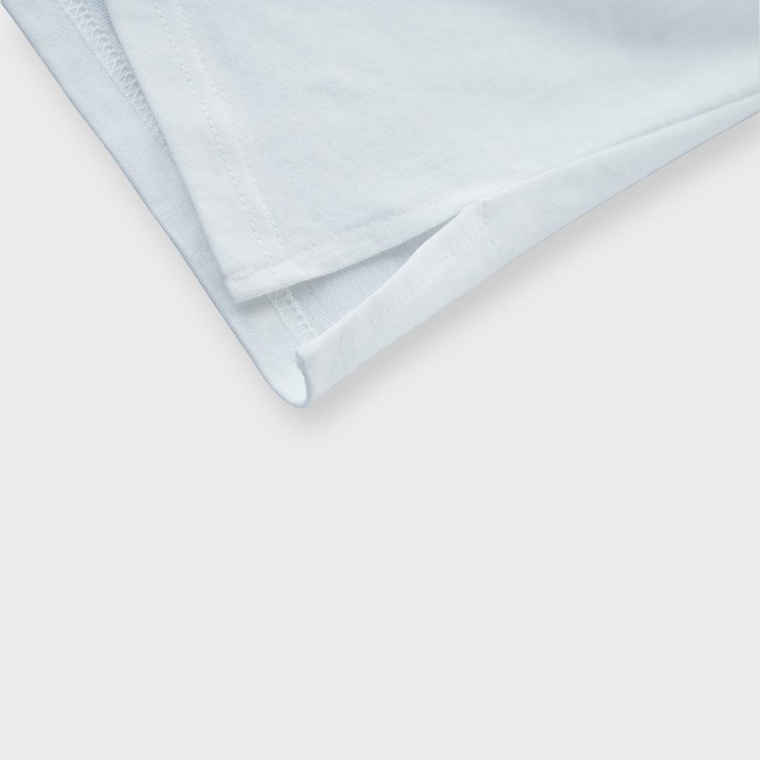 “เสื้อยืดมินิมอลปักโลโก้ — ตัวเดียวก็รอด ได้ฟีลคนมีสไตล์”