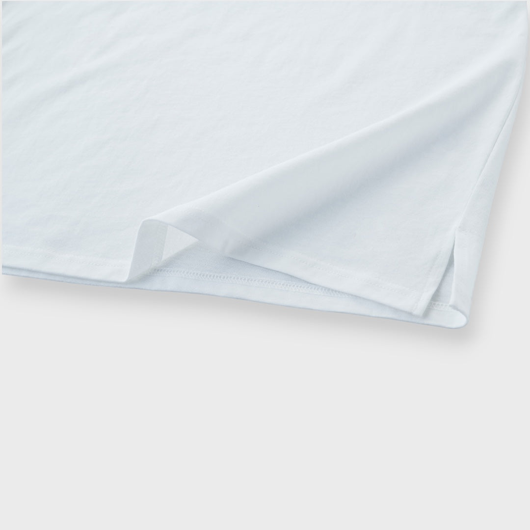 “เสื้อยืดมินิมอลปักโลโก้ — ตัวเดียวก็รอด ได้ฟีลคนมีสไตล์”