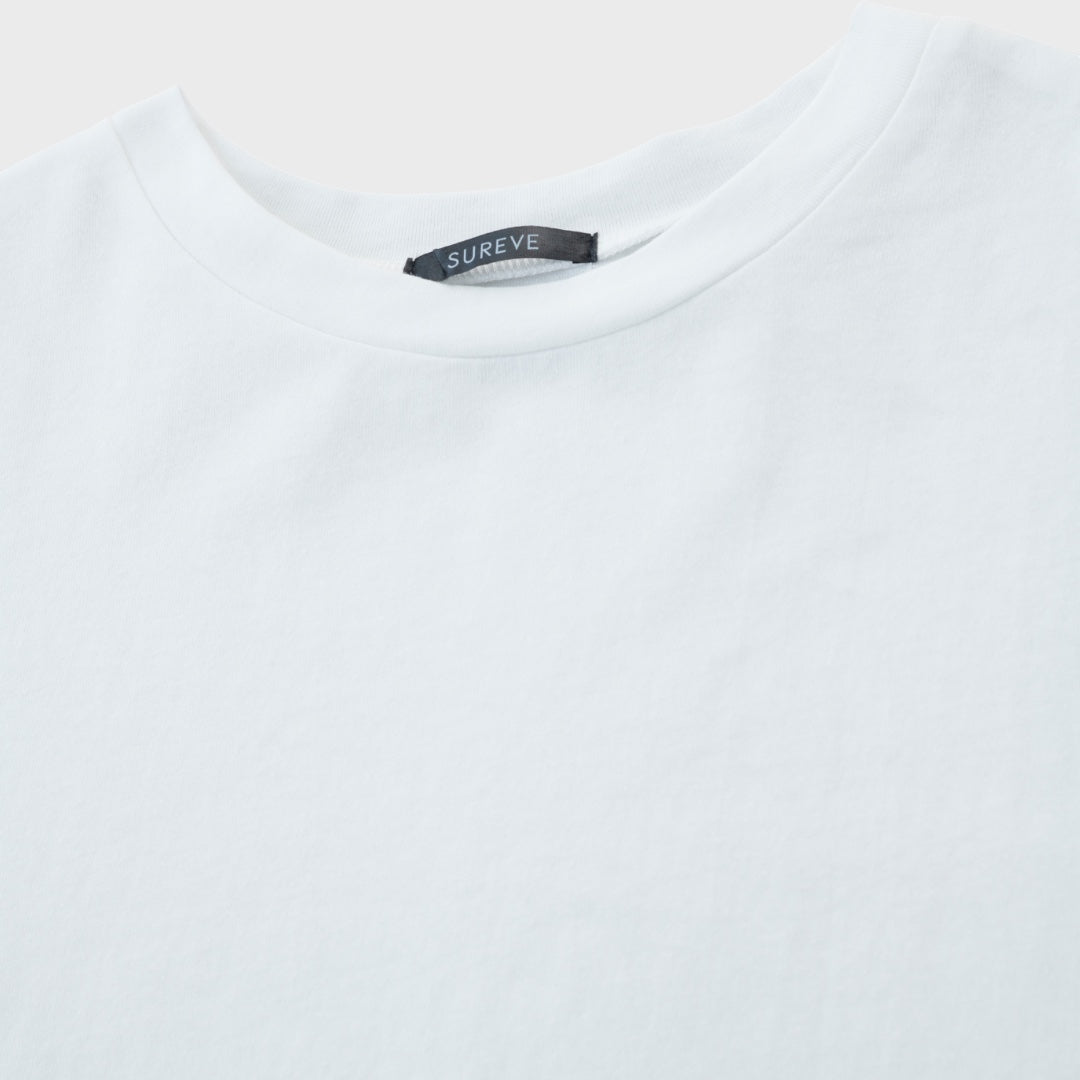 “เสื้อยืดลายปักแขนสุดคลีน — เรียบ เท่ สุภาพ แต่ความคูลเต็ม 100”