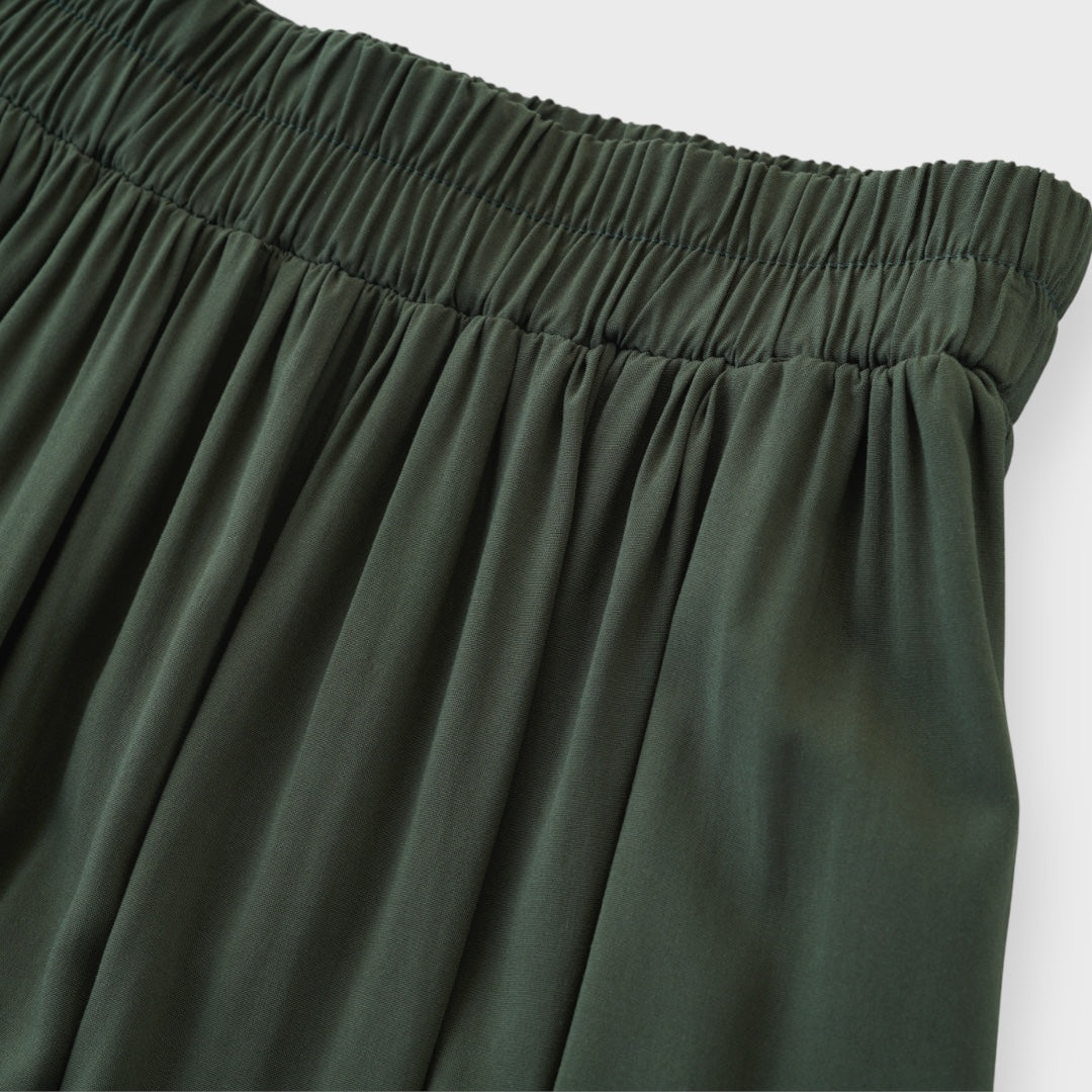 กระโปรงพลีทยาว – แต่งตัวง่าย ใส่สบาย เดินพลิ้วทุกก้าว