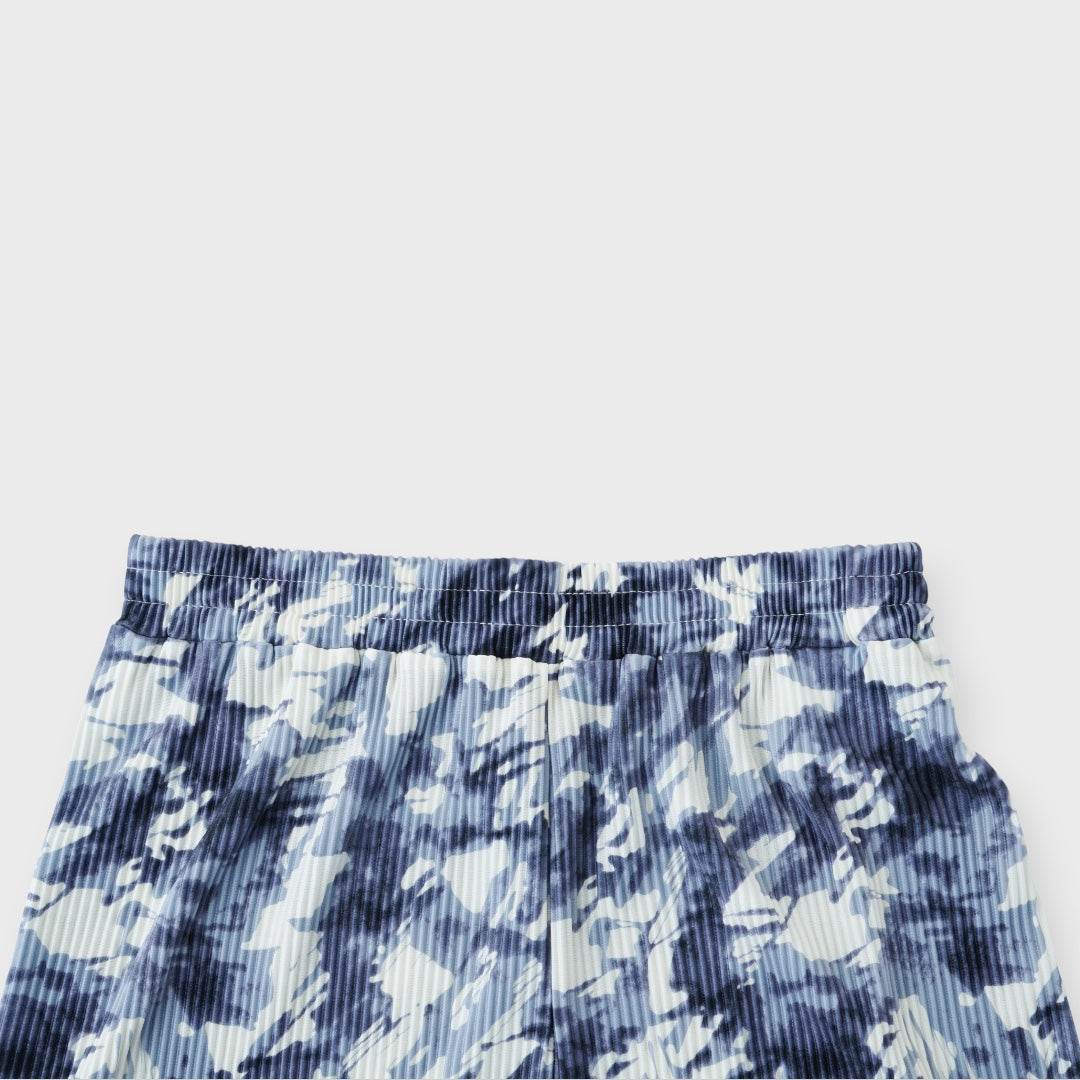 กางเกงอัดพลีทลายคราม – รุ่น “เท่ชิลแบบศิลปินเดินคาเฟ่”