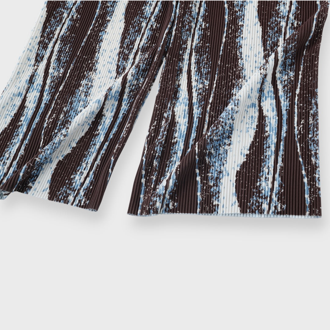 กางเกงอัดพลีทลายกราฟิก “สวมปุ๊บ…สไตล์พุ่งปั๊บ!”