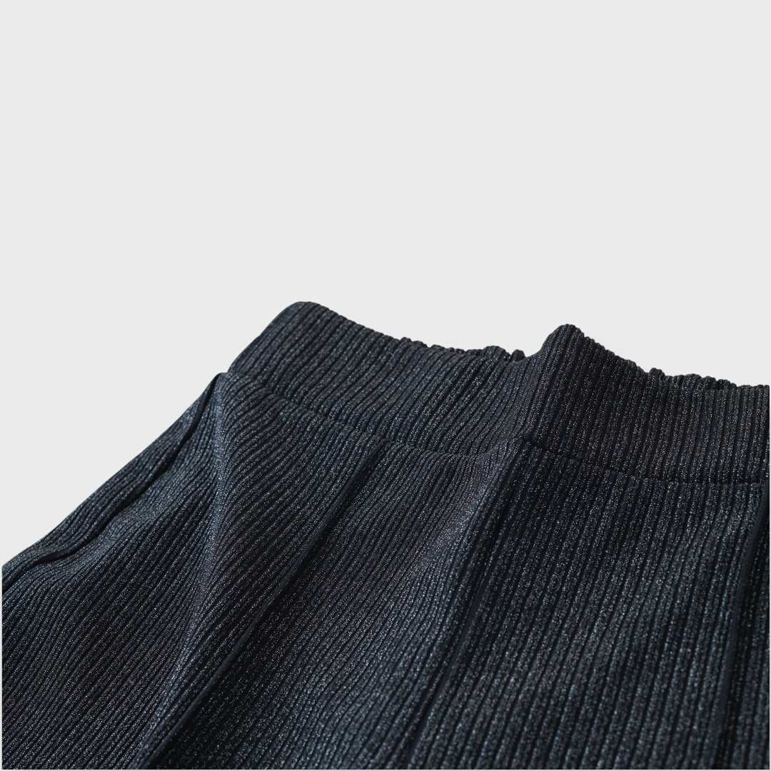 กางเกงสีดำทรงเนี๊ยบ – รุ่นที่หยิบทีไรก็รอด