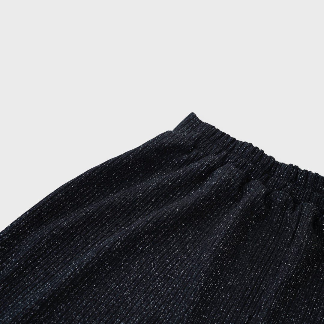 กระโปรงสีดำ “เนียนเรียบ เป๊ะ ทุกท่วงท่า"