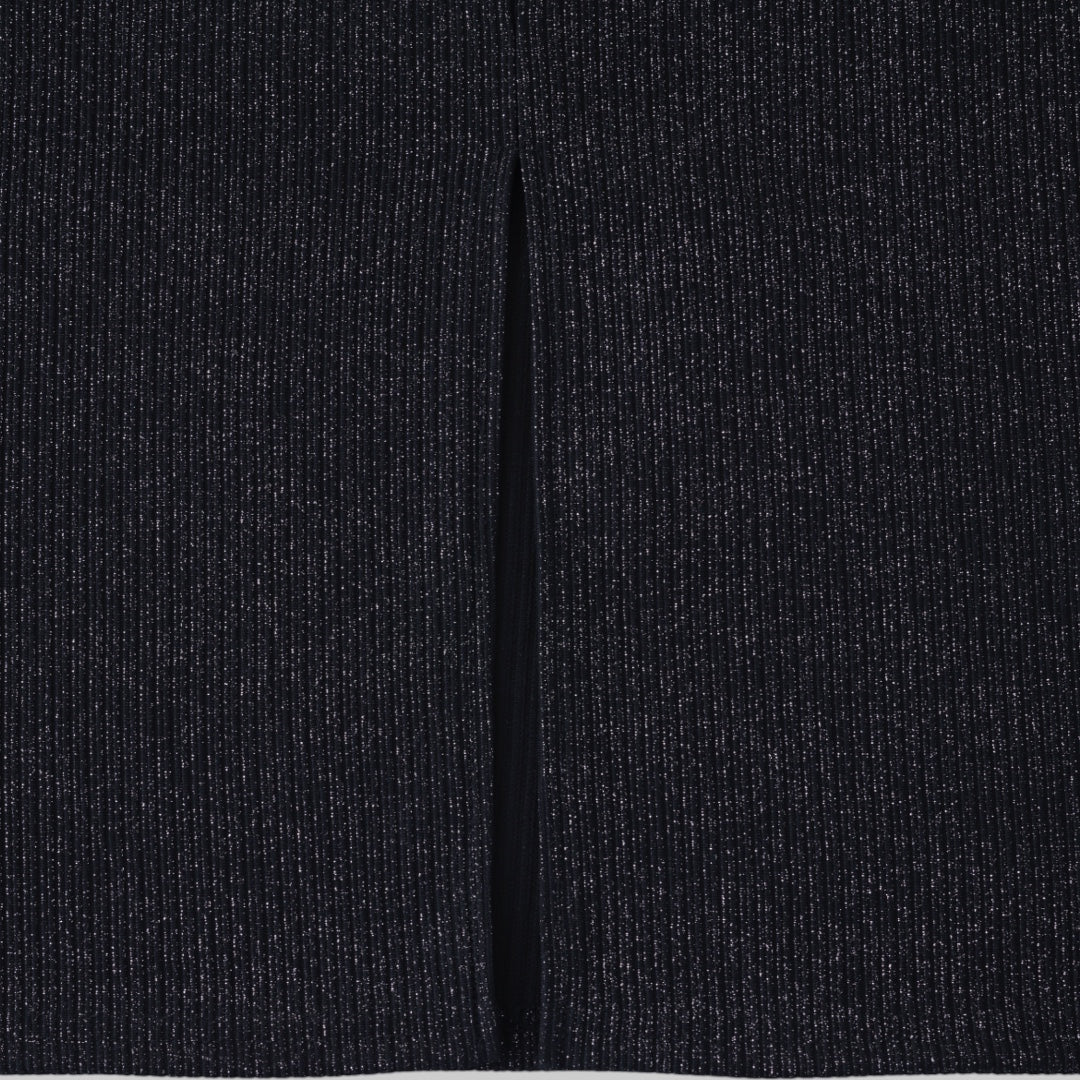 กระโปรงสีดำ “เนียนเรียบ เป๊ะ ทุกท่วงท่า"