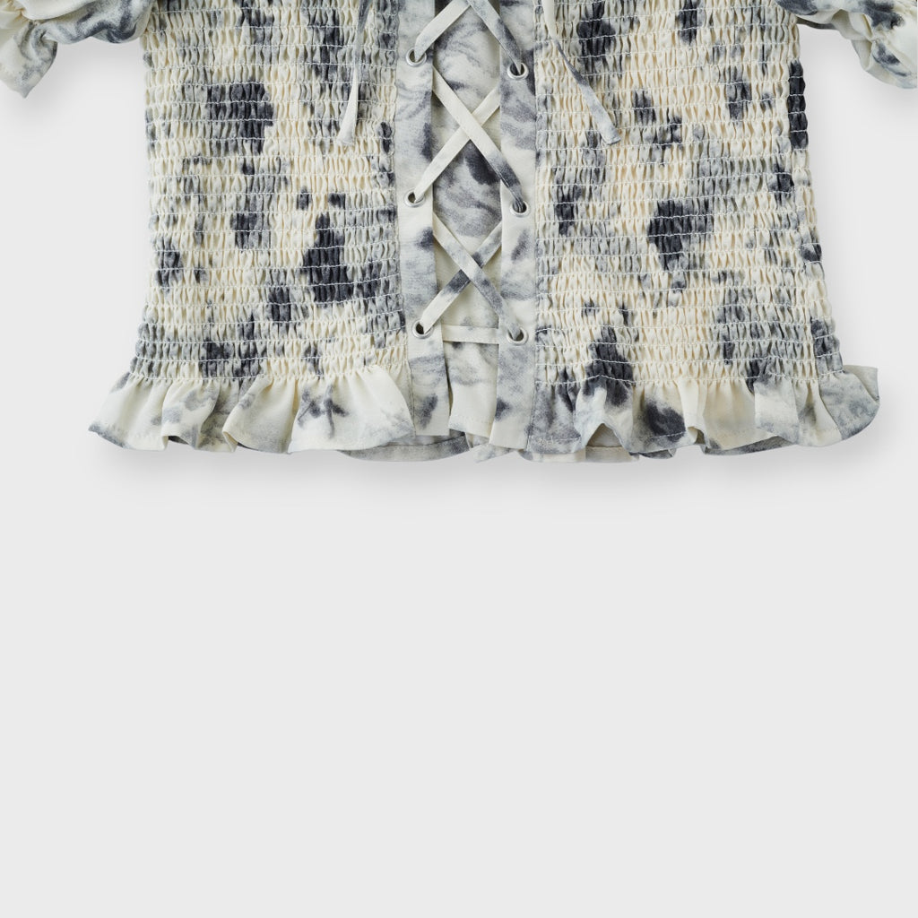 เสื้อสม็อคแขนพองลายมัดย้อม “พองฟู ใส่ง่าย ดูดีแบบไม่ต้องลุ้น”