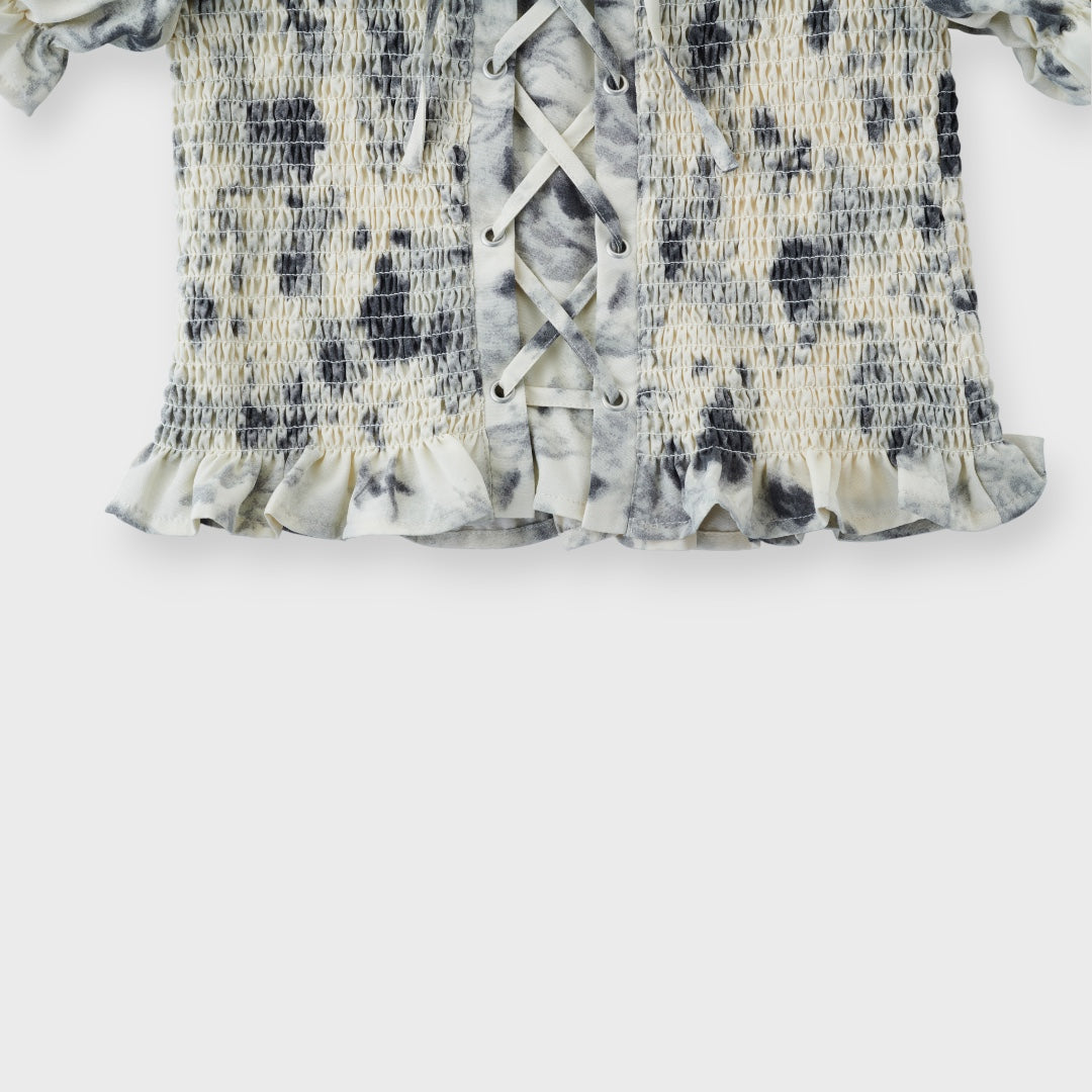เสื้อสม็อคแขนพองลายมัดย้อม “พองฟู ใส่ง่าย ดูดีแบบไม่ต้องลุ้น”