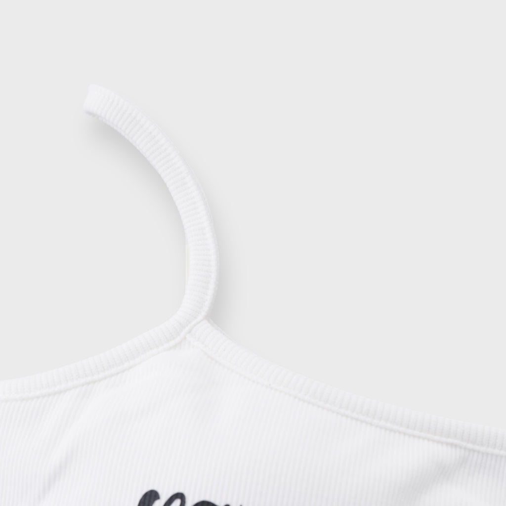 เสื้อครอปสายเดี่ยว STURDY ENOUGH ลุคที่มีความเท่ซ่อนอยู่ในความคิ้วท์  – พร้อมเชือกรูดปรับลุคตามอารมณ์