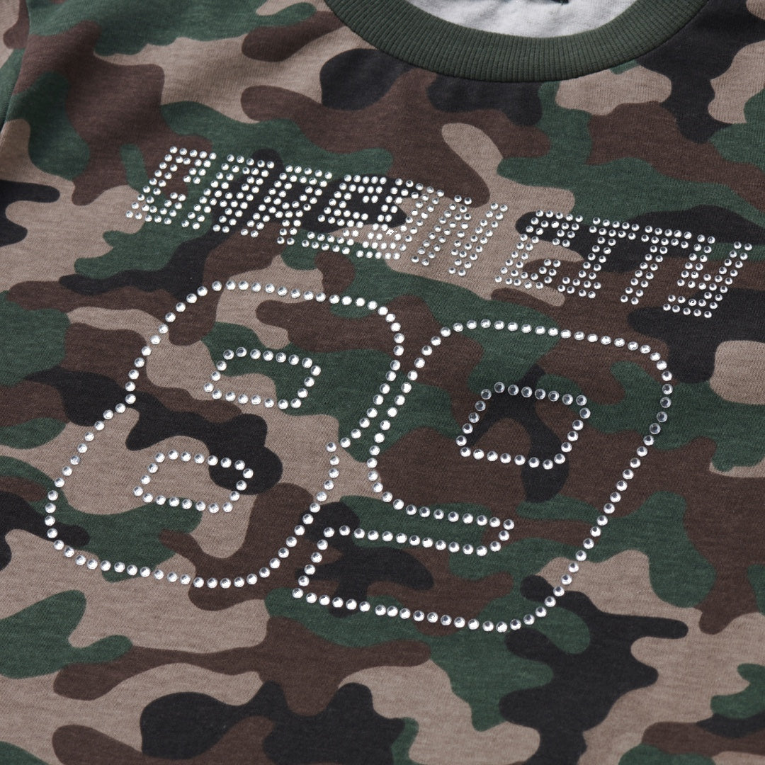 เสื้อครอปลายพรางสายสตรีท คูลแบบไม่ต้องพูดเยอะ