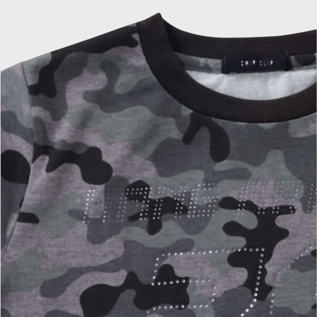 เสื้อยืดลายพรางสุดเฟียซ วิบวับแบบไม่ต้องพึ่งสปอตไลท์