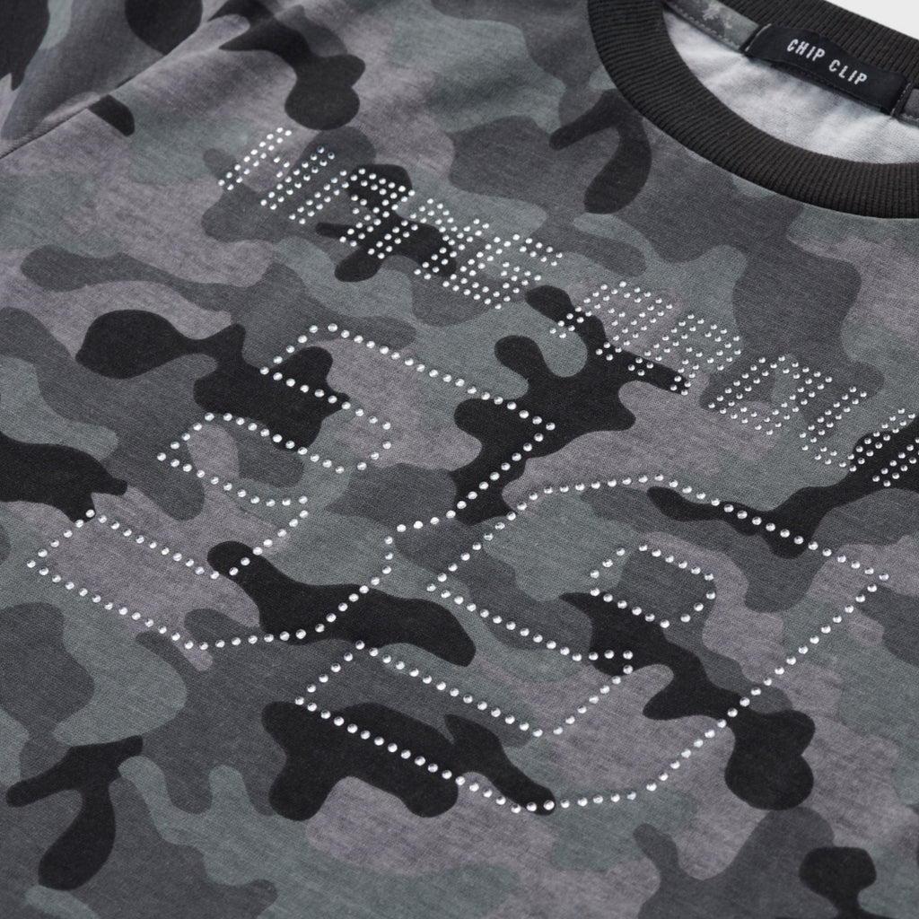 เสื้อยืดลายพรางสุดเฟียซ วิบวับแบบไม่ต้องพึ่งสปอตไลท์
