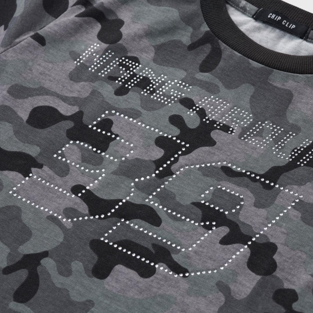 เสื้อยืดลายพรางสุดเฟียซ วิบวับแบบไม่ต้องพึ่งสปอตไลท์