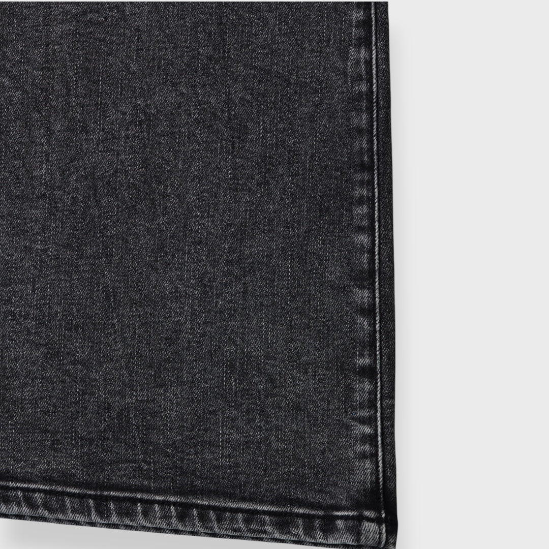 กางเกงยีนส์ผู้หญิงทรงบูทคัท “ดูเพรียววิบวับ จนคนเหลียวหลัง”