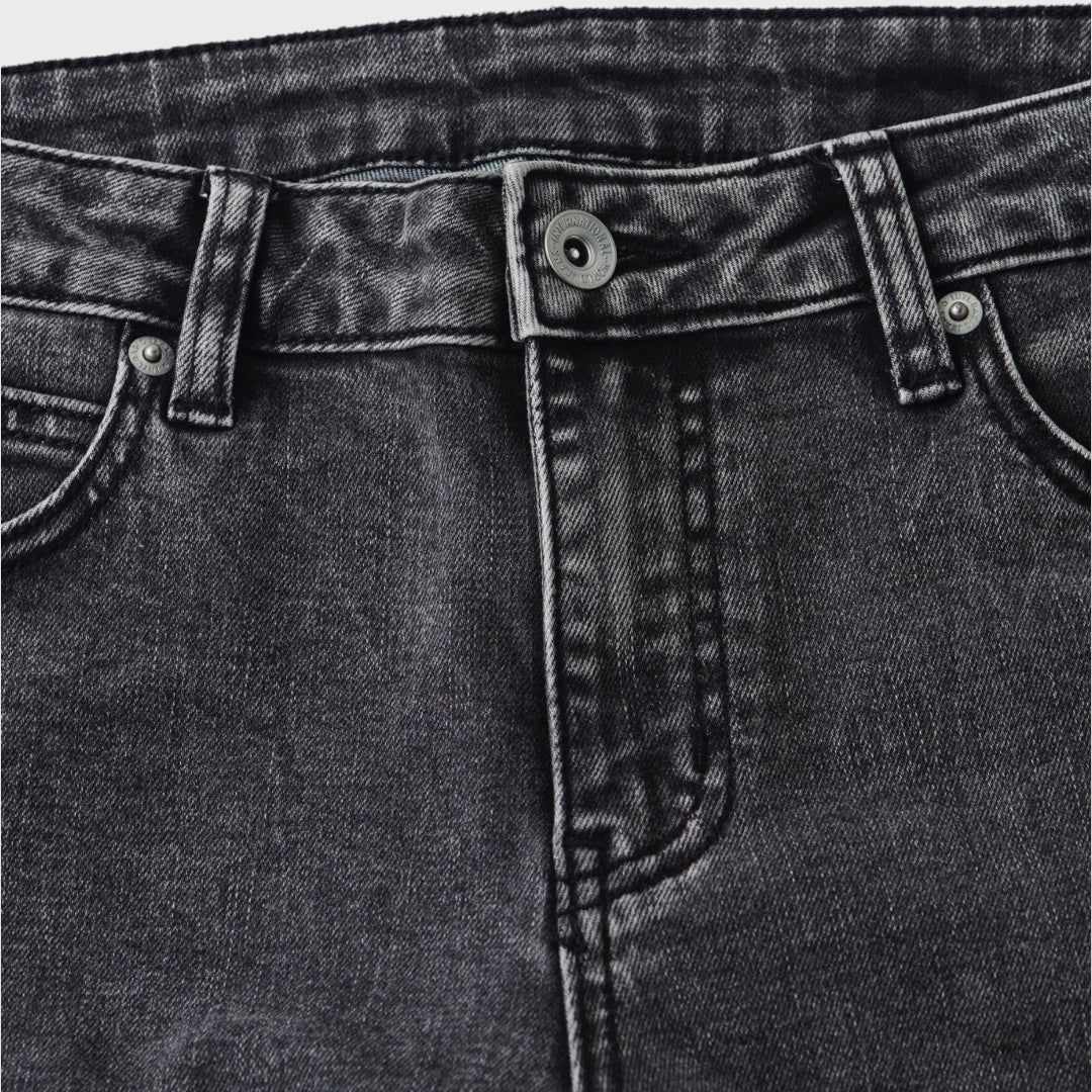 กางเกงยีนส์ผู้หญิงทรงบูทคัท “ดูเพรียววิบวับ จนคนเหลียวหลัง”