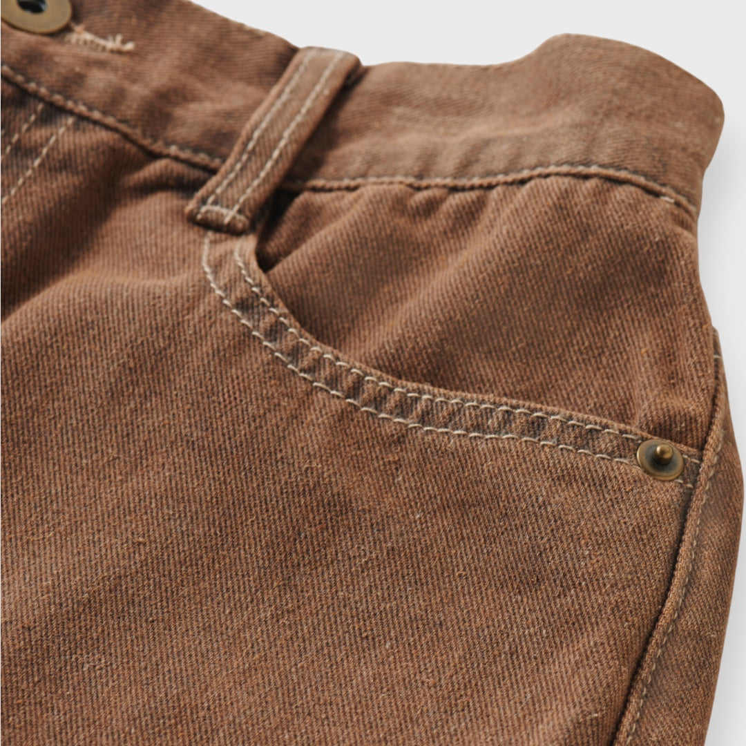 กางเกงขายาวสีบราวน์ “เท่แบบคนมีของ”