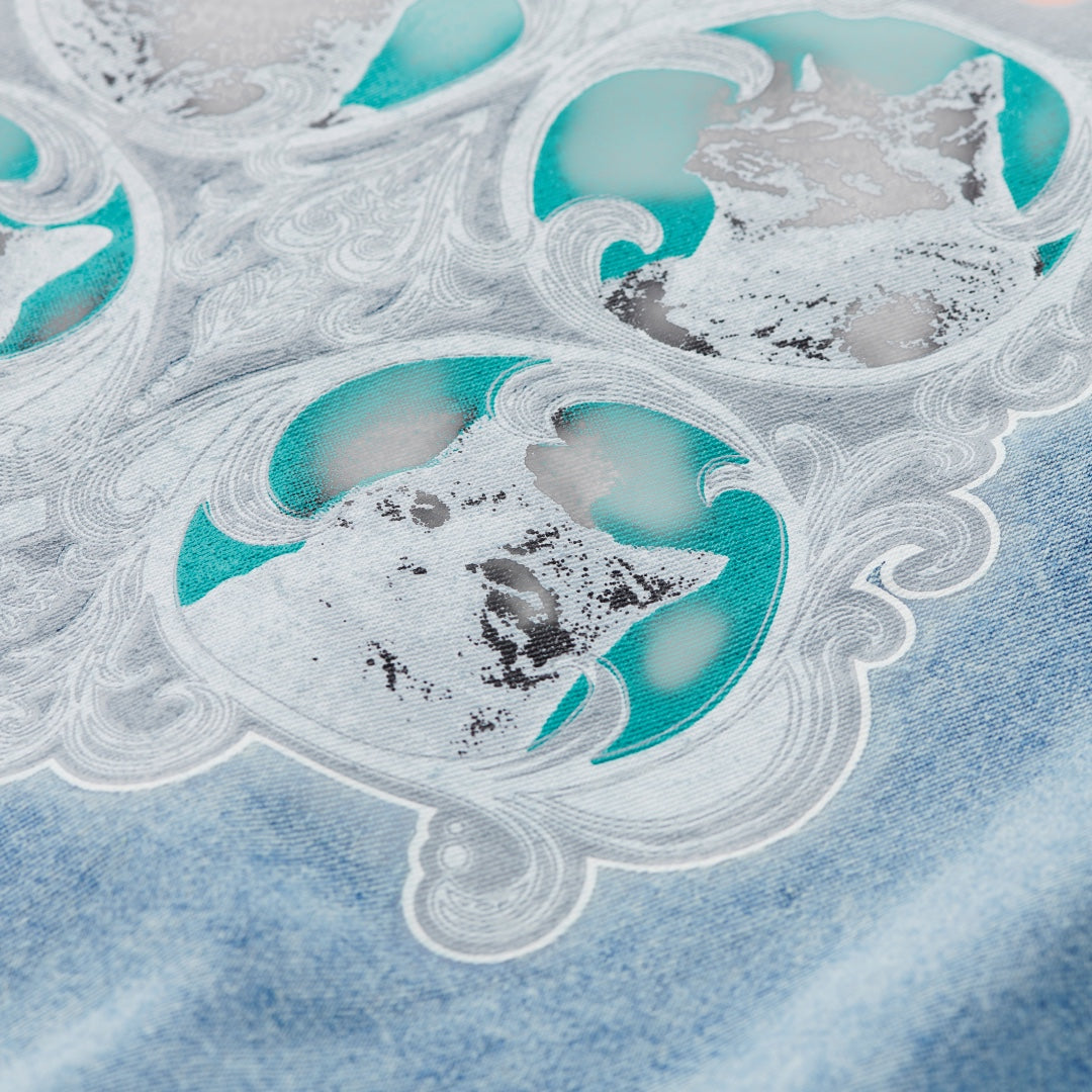 เสื้อยีนส์โอเวอร์ไซซ์ “GLORY Moodboard Tee” – งานลุคเท่แบบ Gen Z ใส่แล้วคูลขึ้นเฉย