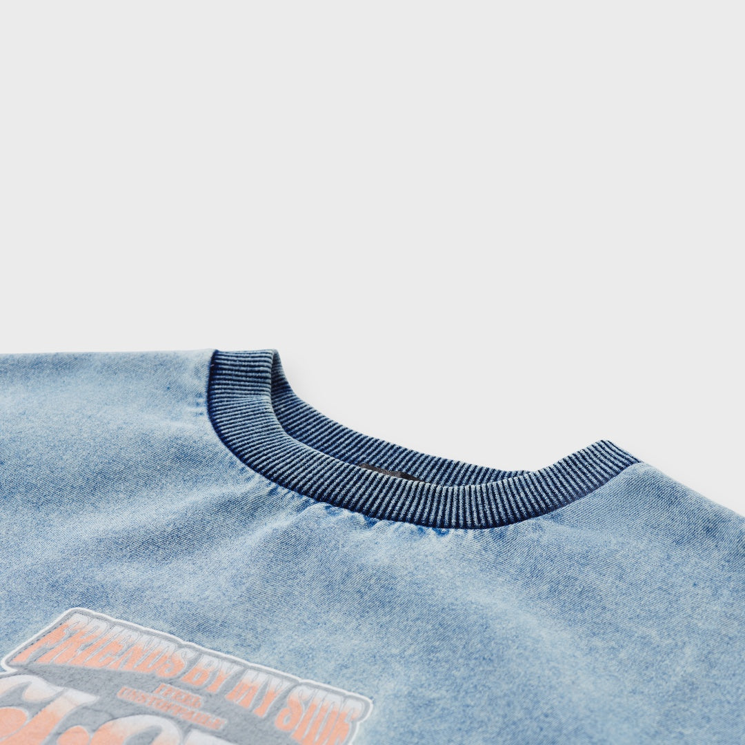 เสื้อยีนส์โอเวอร์ไซซ์ “GLORY Moodboard Tee” – งานลุคเท่แบบ Gen Z ใส่แล้วคูลขึ้นเฉย