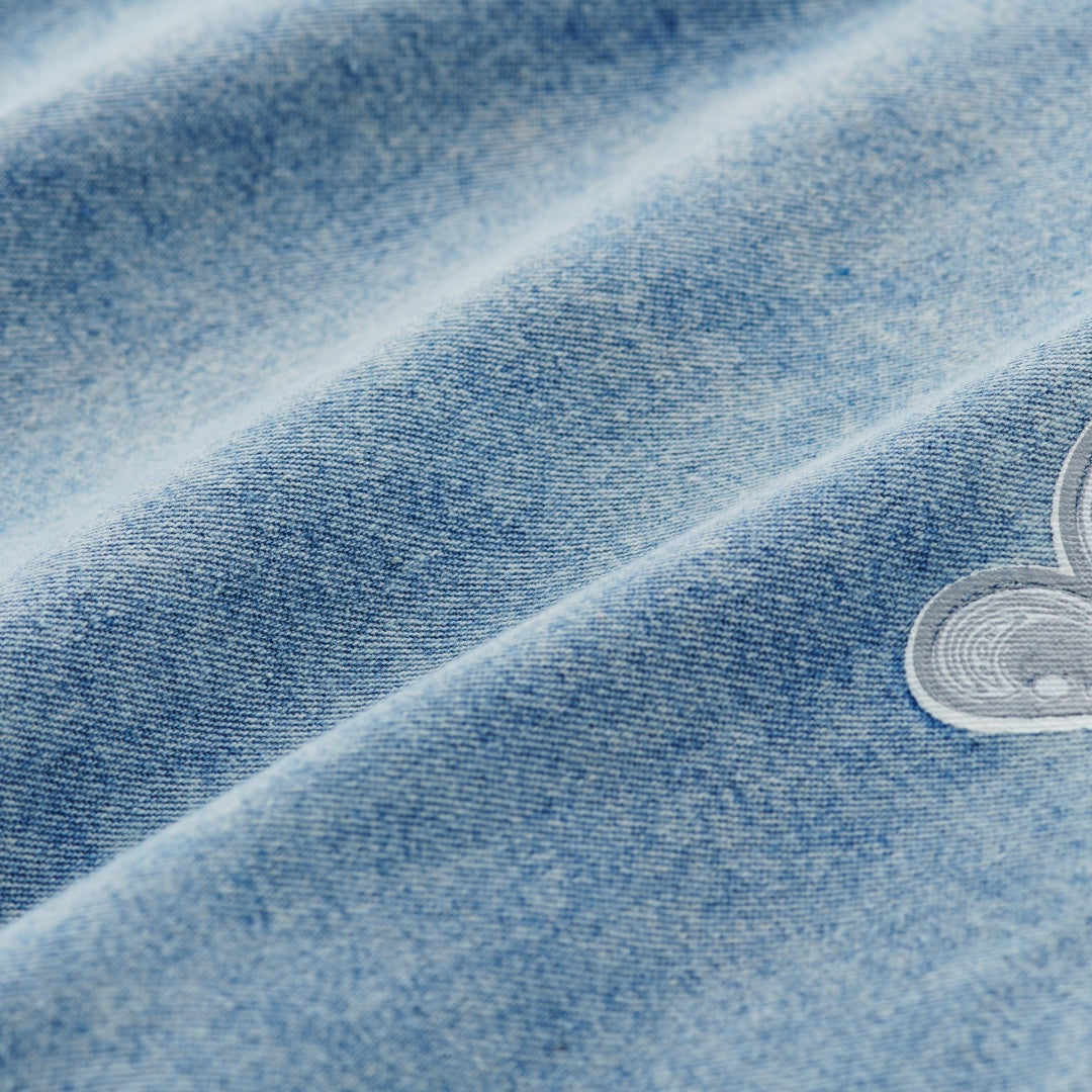 เสื้อยีนส์โอเวอร์ไซซ์ “GLORY Moodboard Tee” – งานลุคเท่แบบ Gen Z ใส่แล้วคูลขึ้นเฉย