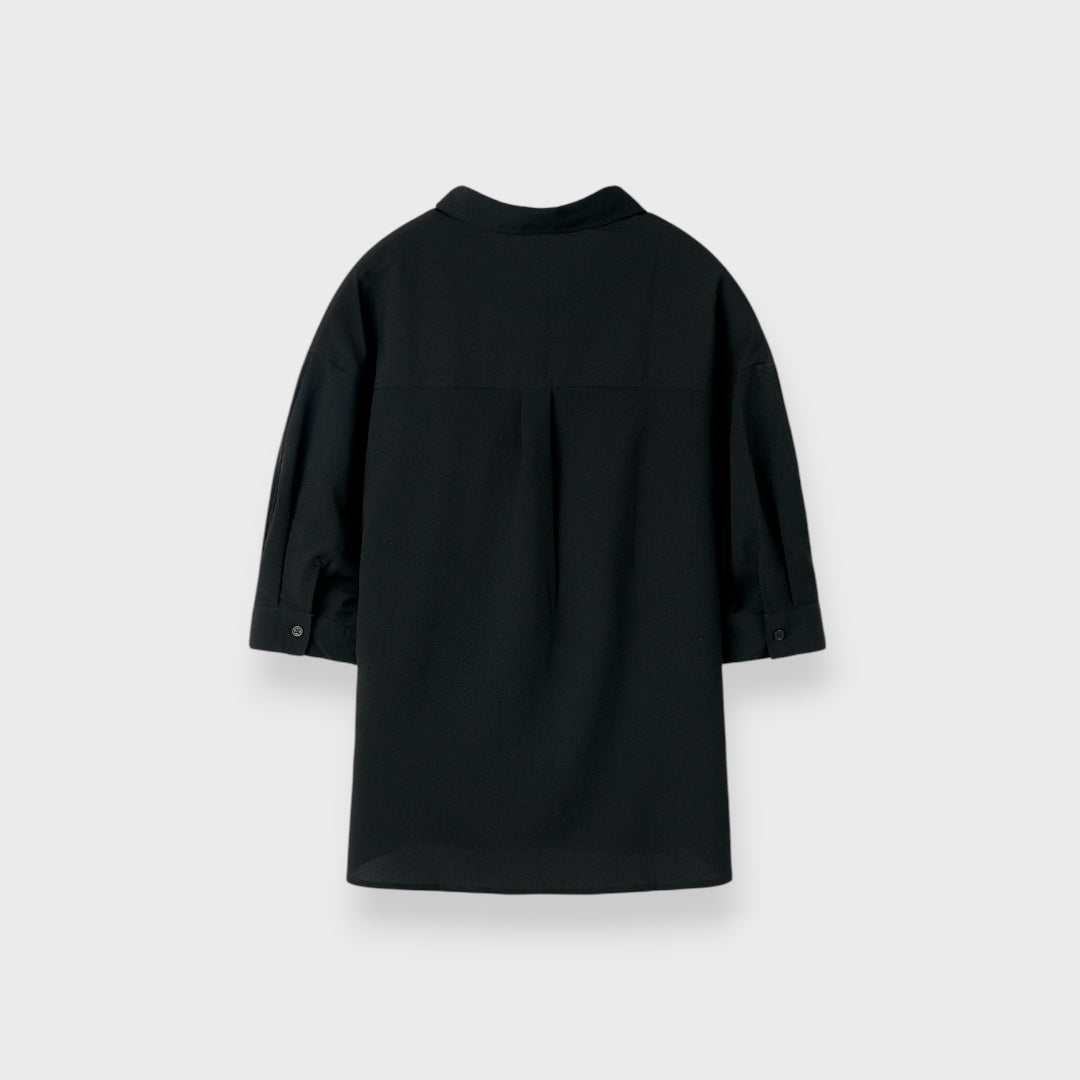 เสื้อเชิ้ตแขนห้าส่วน ทรงสวยเรียบโก้ ใส่ทำงานก็เป๊ะ เที่ยวก็ปัง