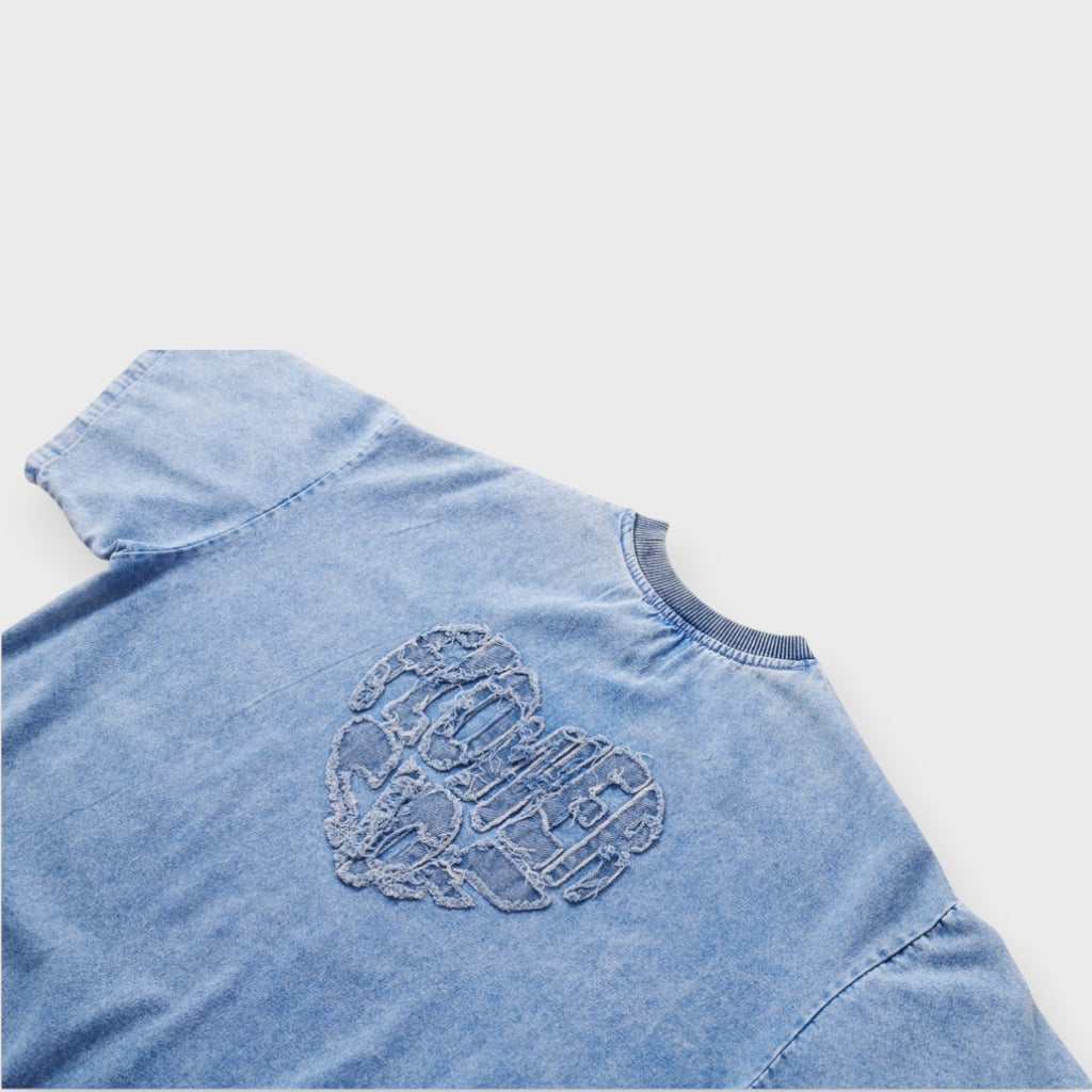 เสื้อยืดแขนสั้น "Memories of Happy Days" – ดีไซน์เท่ด้วยปักลายหัวใจ