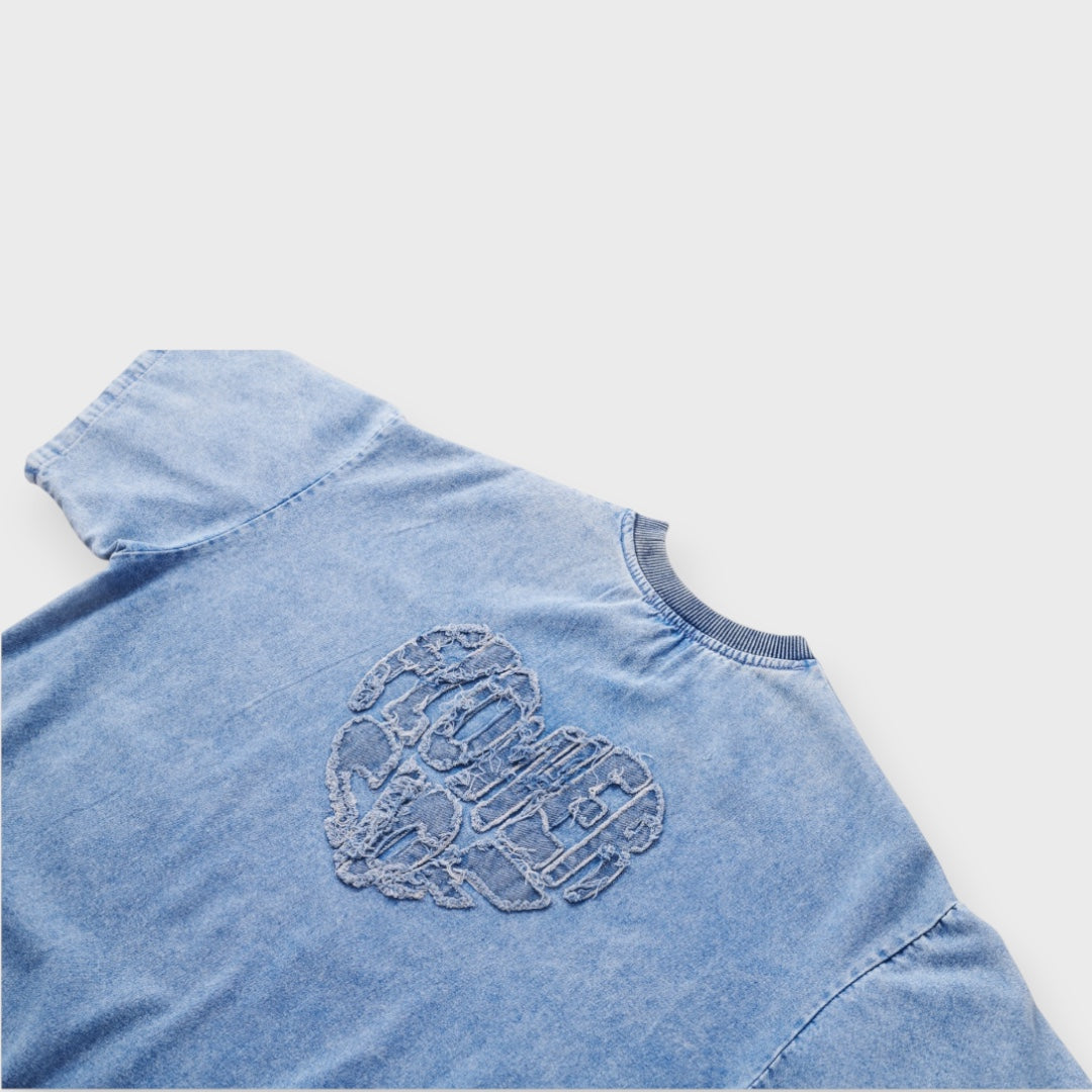 เสื้อยืดแขนสั้น "Memories of Happy Days" – ดีไซน์เท่ด้วยปักลายหัวใจ