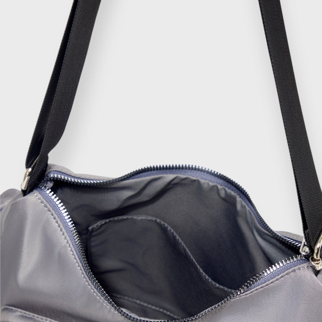 WOMEN’S NYLON MULTI-POCKET SHOULDER BAG