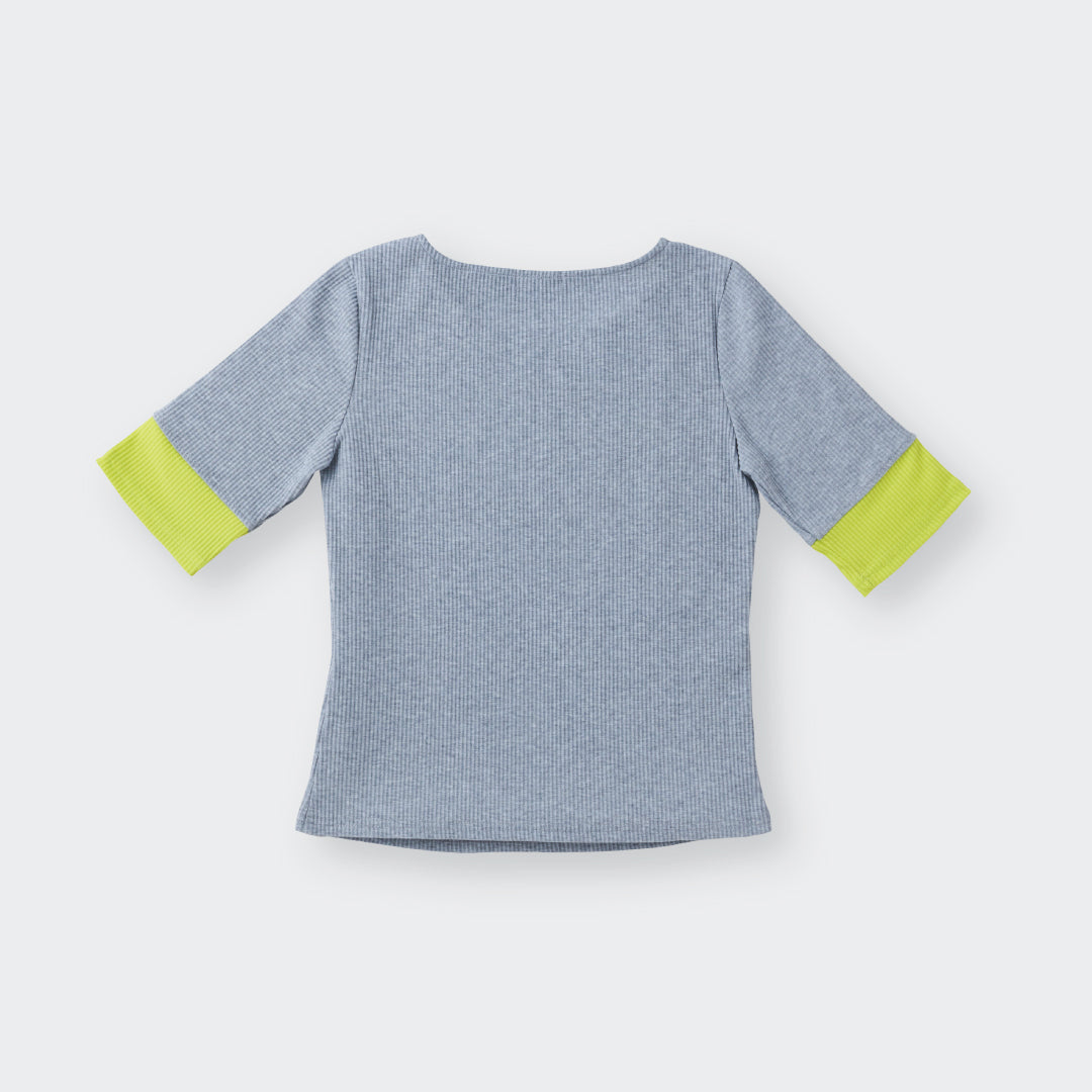 เสื้อยืดผ้าร่องแขนสั้น ดีเทลขอบแขนสีตัด ใส่สบาย ลุคเรียบแต่แอบมีลูกเล่น