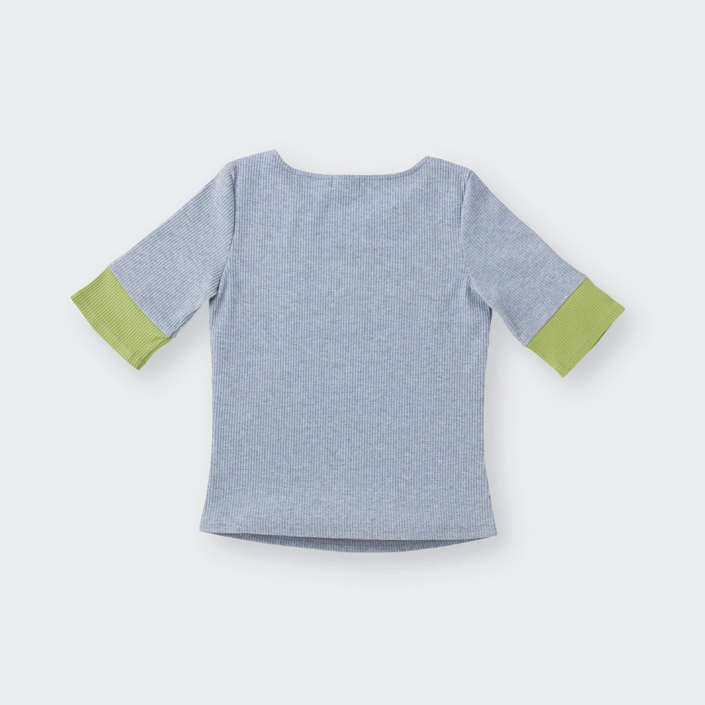 เสื้อยืดผ้าร่องแขนสั้น ดีเทลขอบแขนสีตัด ใส่สบาย ลุคเรียบแต่แอบมีลูกเล่น