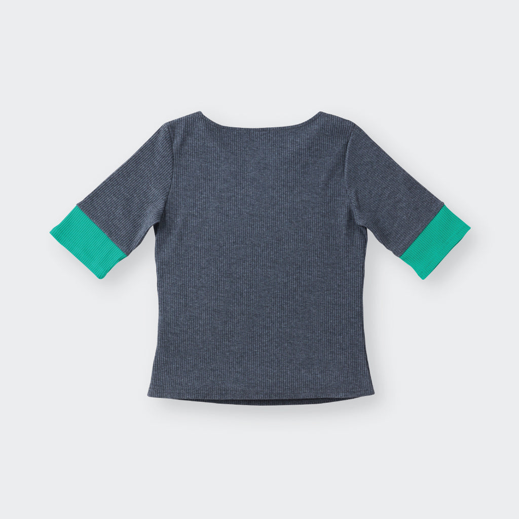 เสื้อยืดผ้าร่องแขนสั้น ดีเทลขอบแขนสีตัด ใส่สบาย ลุคเรียบแต่แอบมีลูกเล่น