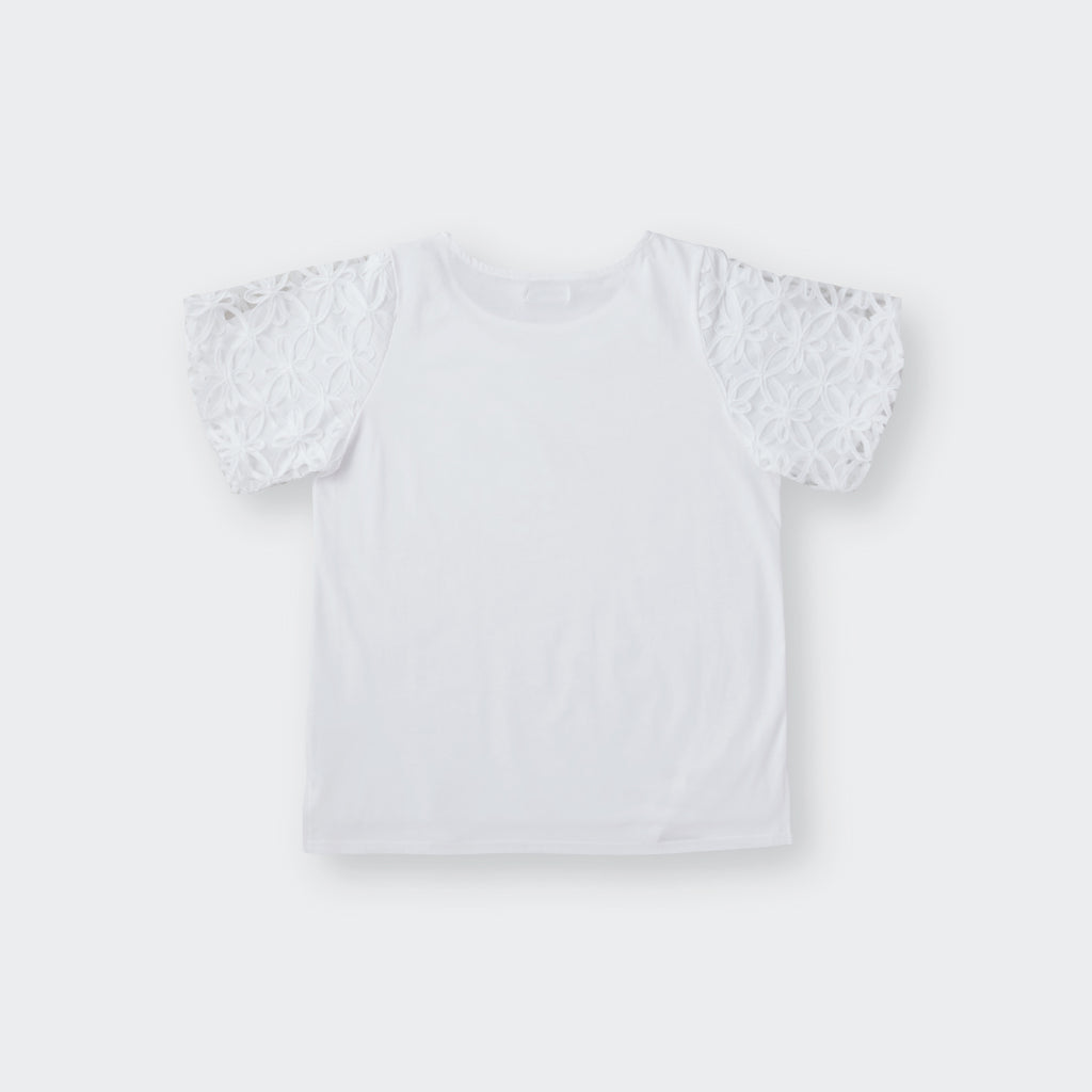 เสื้อยืดแขนลูกไม้ดอกไม้ – เรียบๆ แต่แขนโดดเด่น