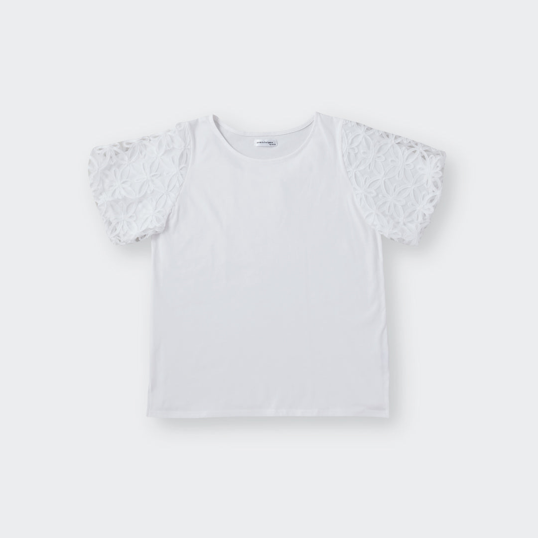 เสื้อยืดแขนลูกไม้ดอกไม้ – เรียบๆ แต่แขนโดดเด่น