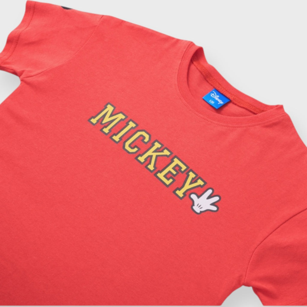 เสื้อยืดเด็กมิกกี้เมาส์ สีแดงสด – คิวท์แบบคลาสสิก น่ารักแบบดิสนีย์
