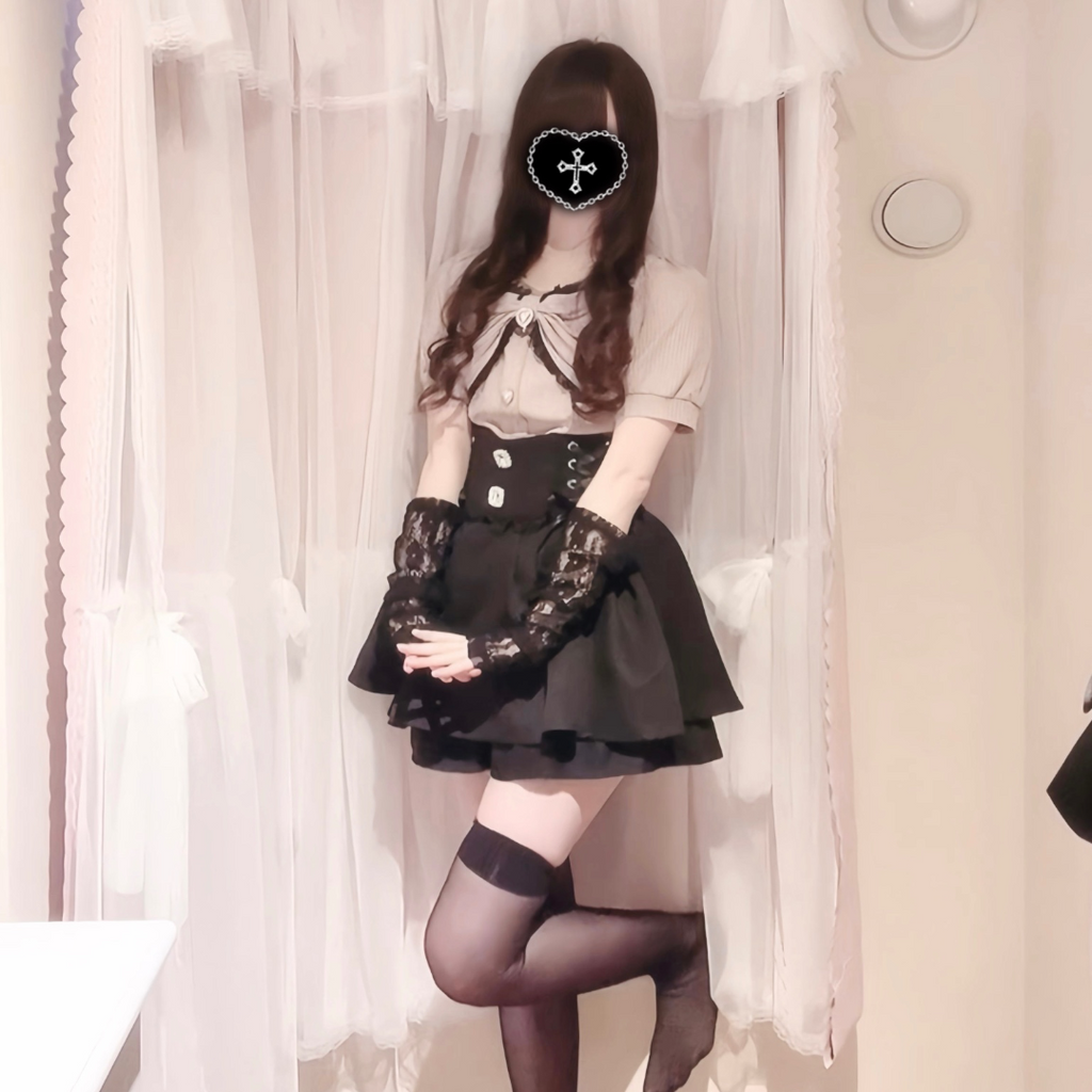 Majoretty x Kokone - เสื้อเบาส์ผ้ายืด แต่งโบว์หัวใจสไตล์ Jirai Kei สุดคิ้วท์จากญี่ปุ่น