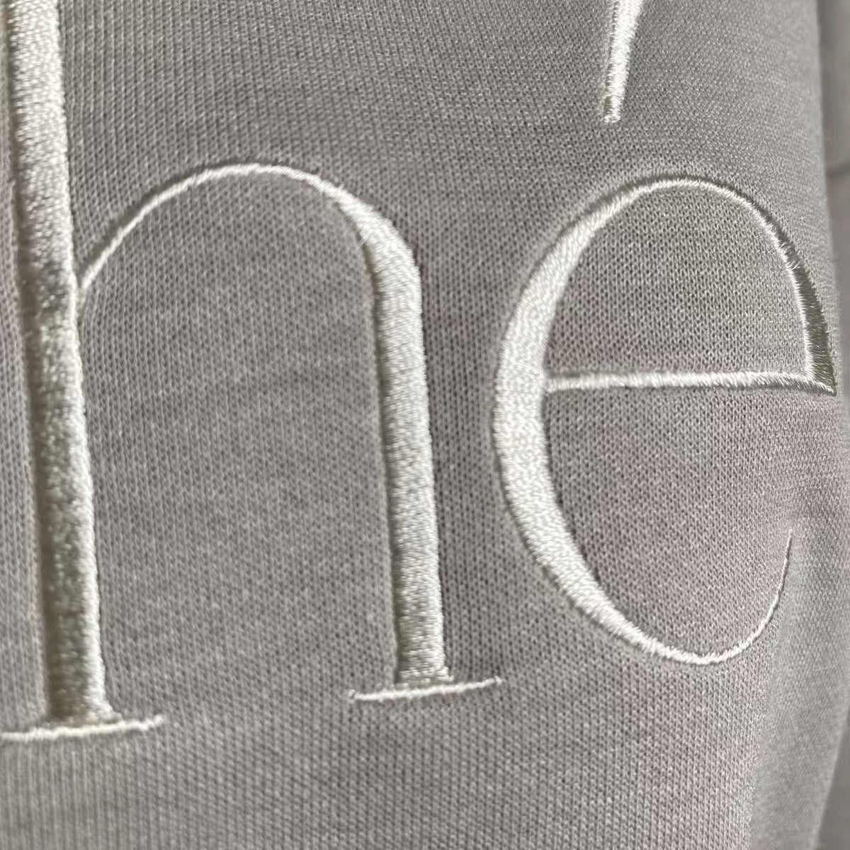 WOMEN’S CHICHÉ EMBROIDERED LOGO OVERSIZED SHORT SLEEVE T-SHIRT GRAY