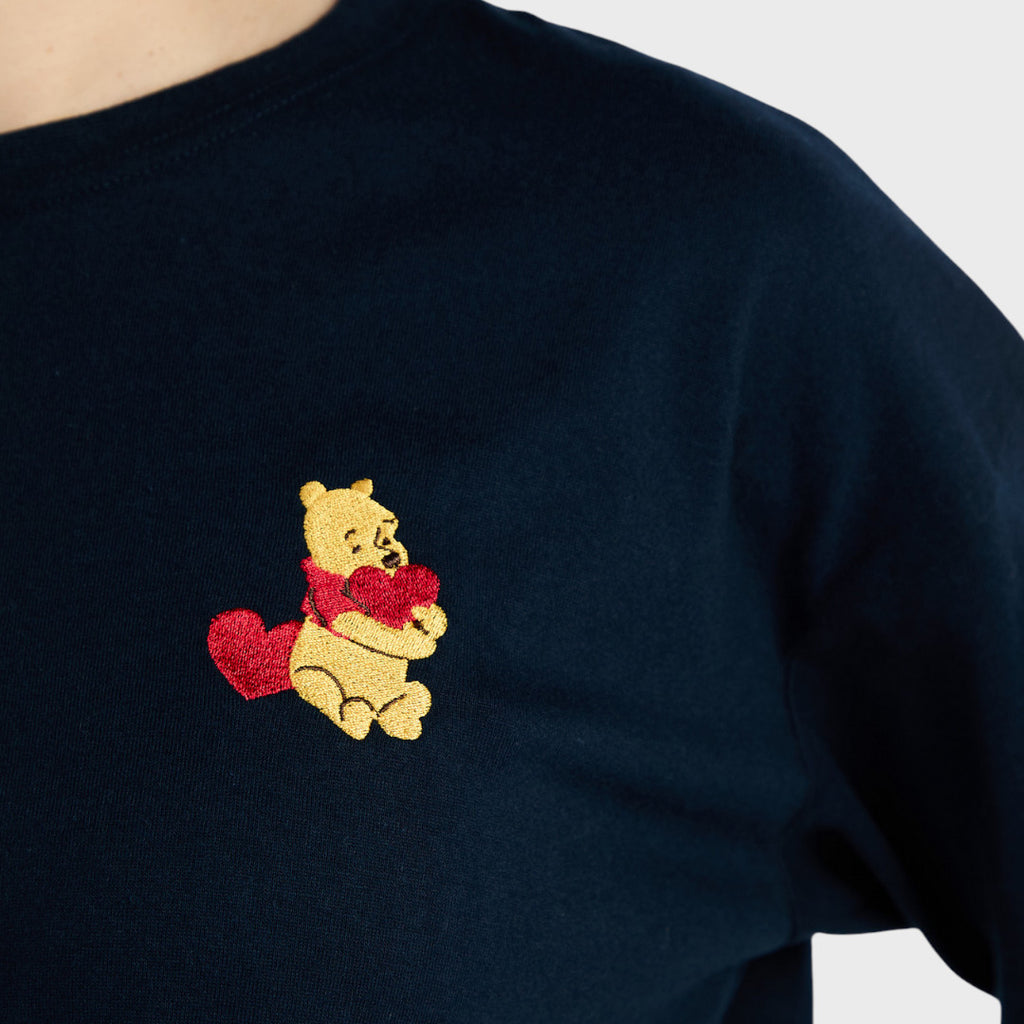 เสื้อแขนยาวสีน้ำเงิน ลายหมีพูห์สุดคิวท์ ใส่แล้วอบอุ่นใจแบบน้ำผึ้งล้น (Size M-LL)