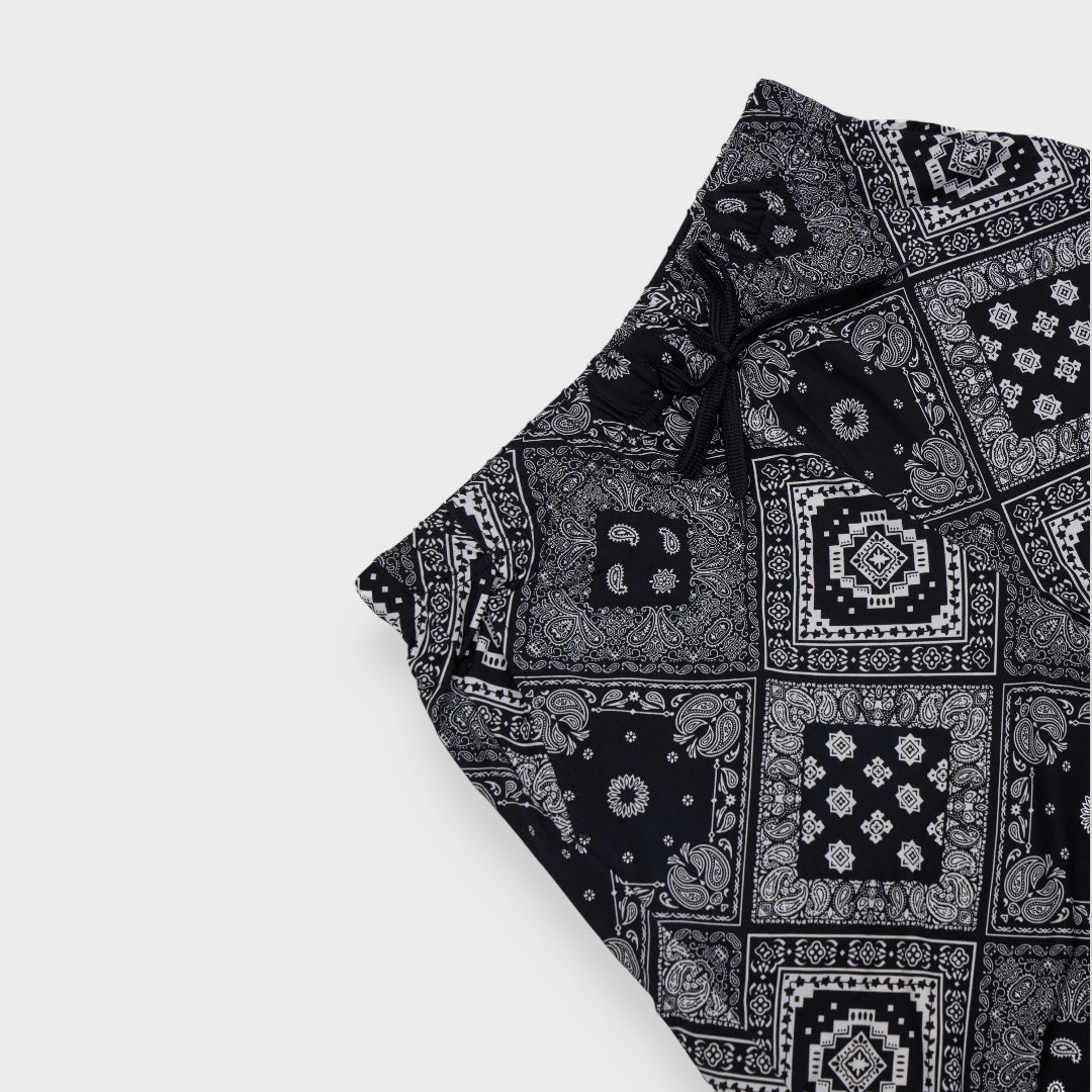 กางเกงขาสั้นลาย Bandana ผ้านุ่ม ใส่สบาย เท่แบบไม่ต้องพยายาม