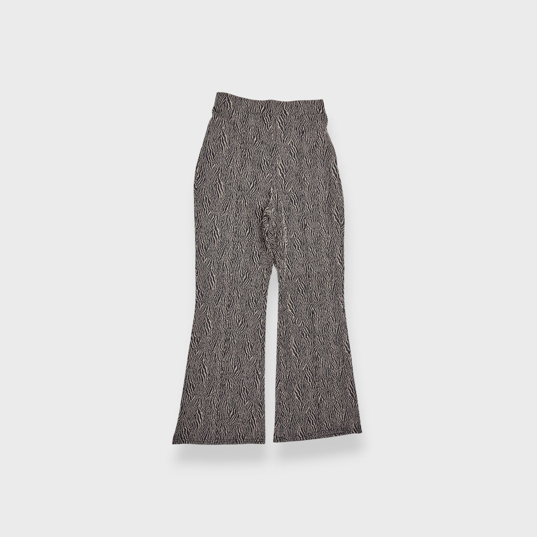 เสือซุ่ม Pants – อยู่นิ่งแต่มีพลัง ลายนี้ไม่ต้องคำรามแต่ถ้าขยับคือสวยสะเทือน