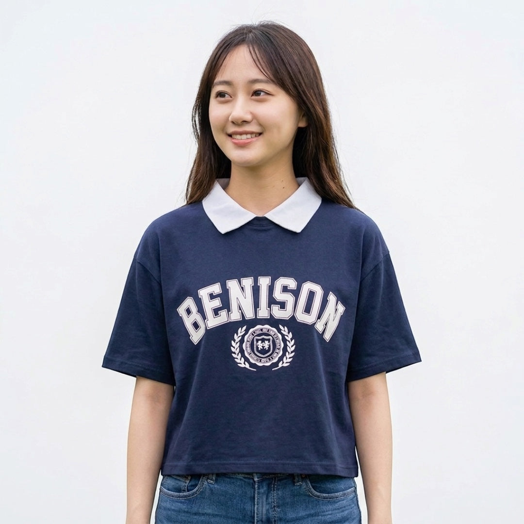 WOMEN’S BENISON COLLEGE GRAPHIC COLLARED CROPPED T-SHIRT