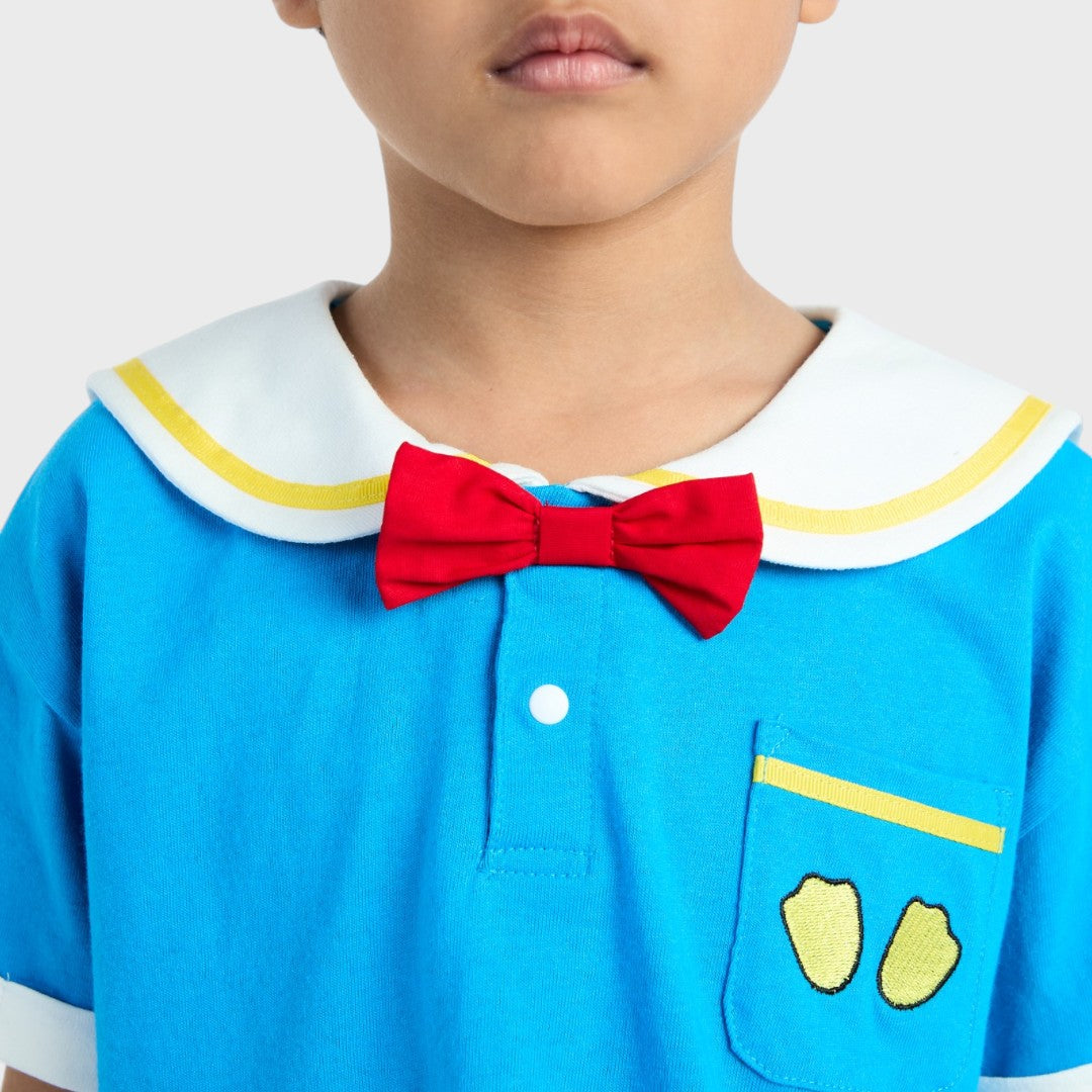 Kids (Size 90-100) เสื้อยืดเด็ก Disney โดนัลด์ดั๊ก สีฟ้าคอปกกะลาสี โบว์แดงพร้อมผจญภัย