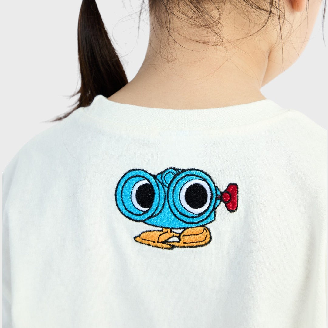 Kids (Size 130-150) เสื้อยืดเด็กสีครีม 30 Years of Fun รวมแก๊งของเล่นสุดป่วน ใส่แล้วความสนุกพุ่ง!