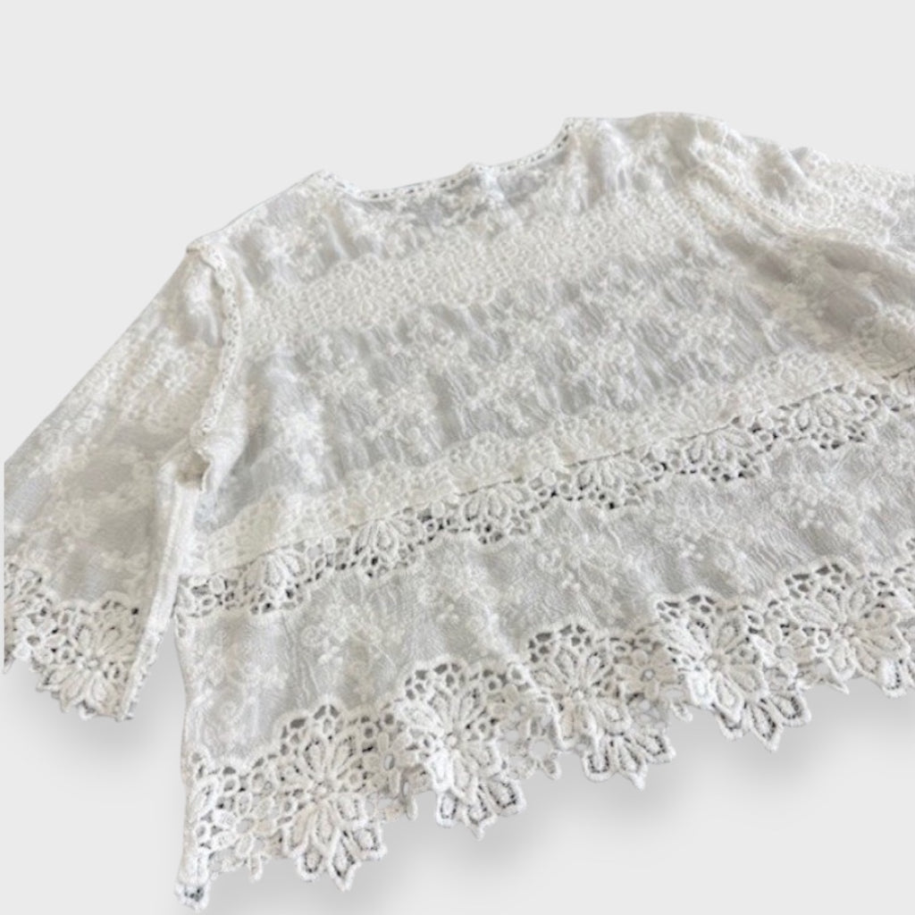 เสื้อเบลาส์ลูกไม้ Lace Blouse สไตล์วินเทจ เสื้อแฟชั่นหวานละมุน