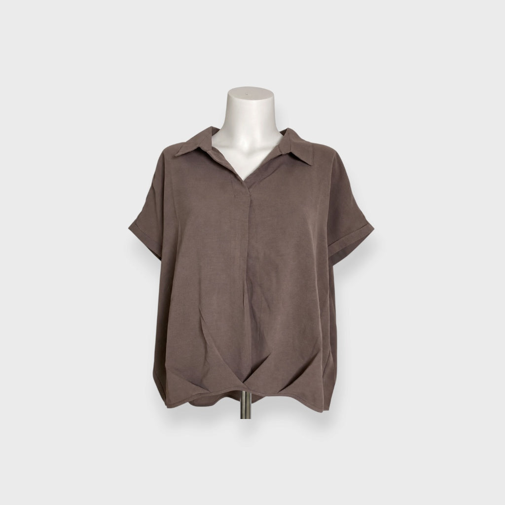 WOMEN’S TWIST HEM SHORT SLEEVE BLOUSE