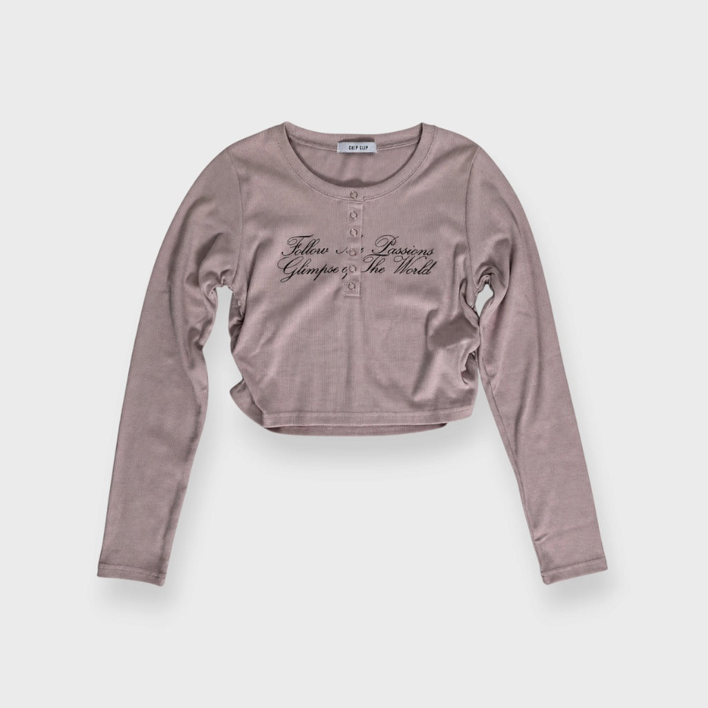 WOMEN’S SCRIPT PRINT RIBBED HENLEY CROP TOP