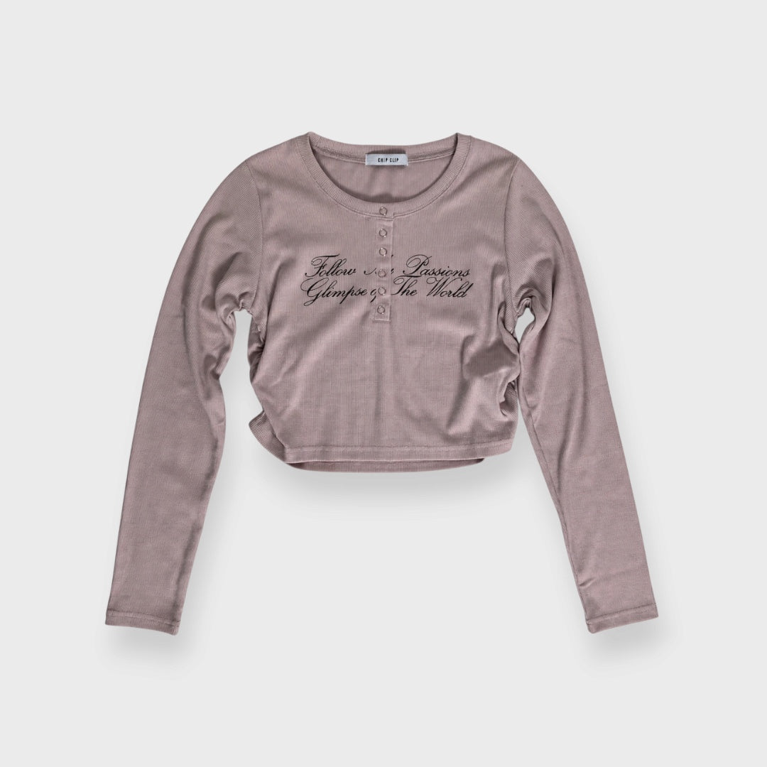 WOMEN’S SCRIPT PRINT RIBBED HENLEY CROP TOP