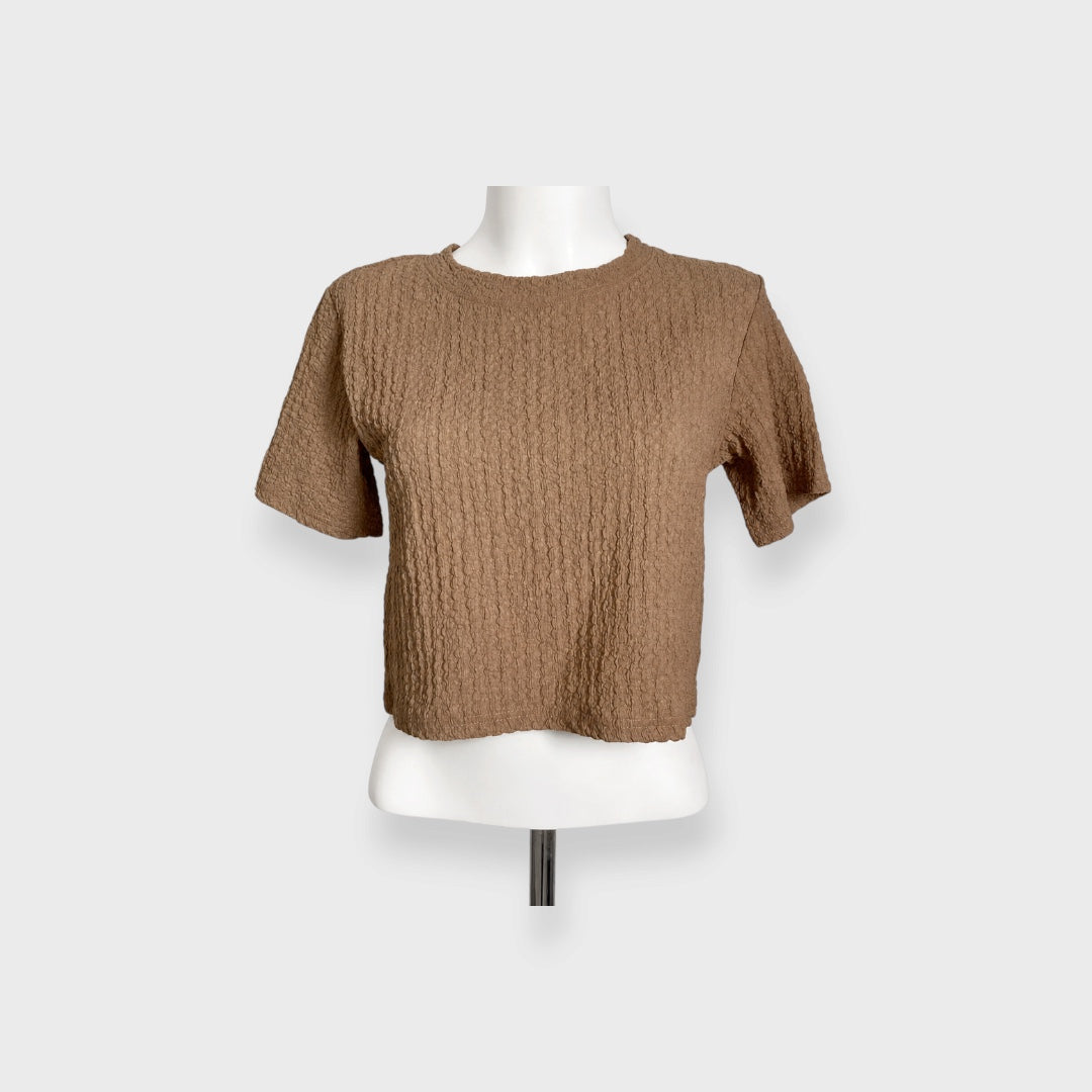 WOMEN'S CRINKLE-TEXTURED CROPPED TOP