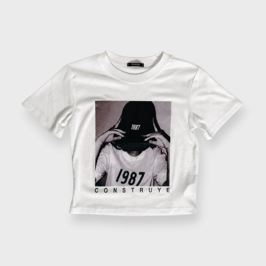 WOMEN'S FITTED GRAPHIC-PRINT T-SHIRT