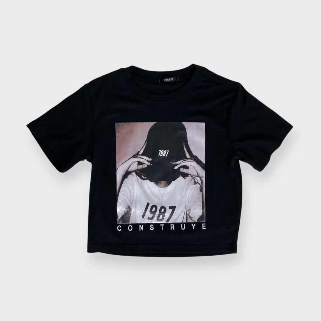 WOMEN'S FITTED GRAPHIC-PRINT T-SHIRT