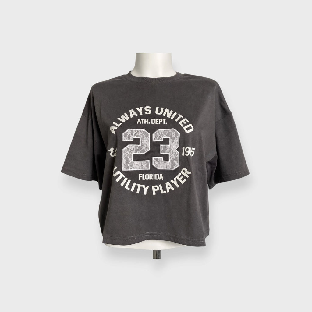 WOMEN’S ALWAYS UNITED 23 LACE APPLIQUÉ COLLEGE GRAPHIC CROPPED T-SHIRT